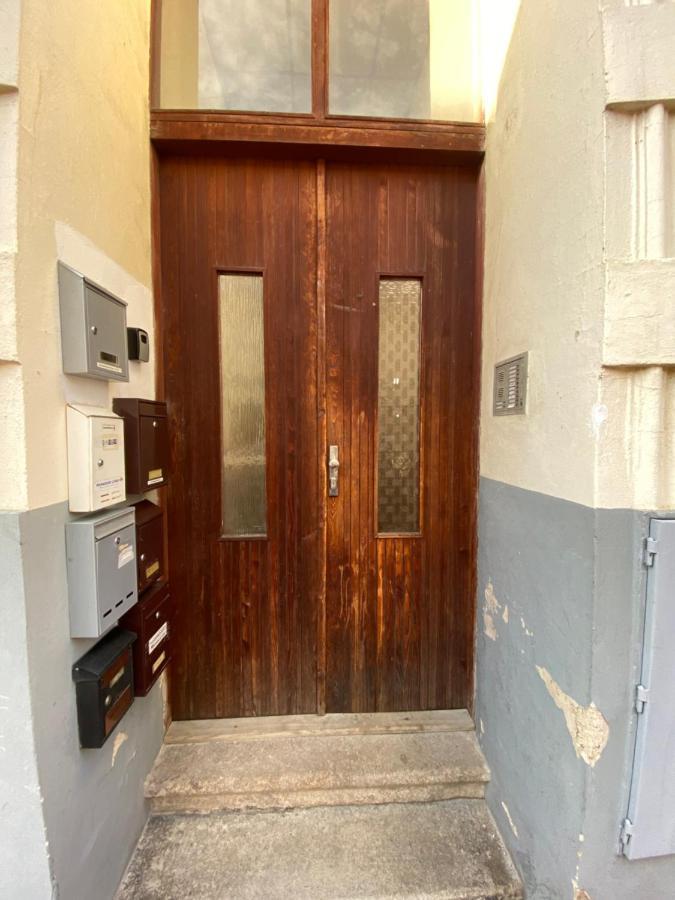 Utulny A Prostorny Podkrovni Byt S Krbovymi Kamny Budweis Exterior foto